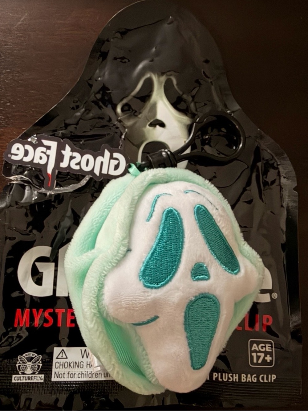 VIRAL Ghost Face tote, 4 plush Ghost Face bag charms and Ghost Face phone hugger - Picture 7 of 8